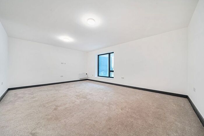 1 Bedroom Flat To Rent In High Street, Rochester, Kent., ME1