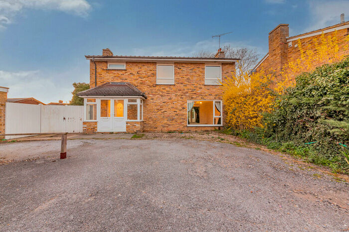 4 Bedroom Detached House To Rent In Roslings Close, CM1