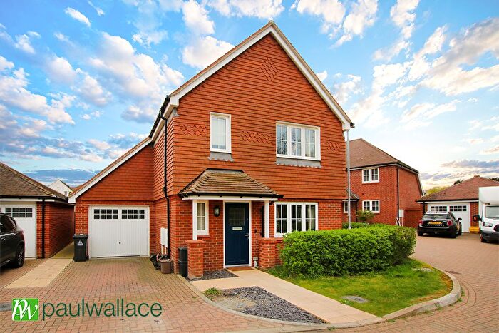 3 Bedroom Detached House For Sale In Willow Brook Lane, West Cheshunt, EN7