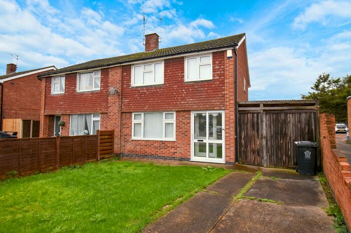 3 Bedroom Semi-Detached House To Rent In Shackerdale Road, Leicester, LE2