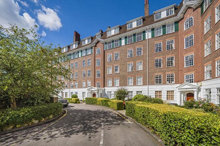 2 Bedroom Flat To Rent In Richmond Hill Court, Richmond, TW10