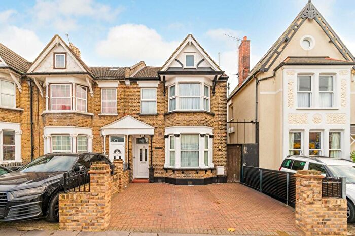 3 Bedroom Flat To Rent In Woodville Road, Thornton Heath, CR7