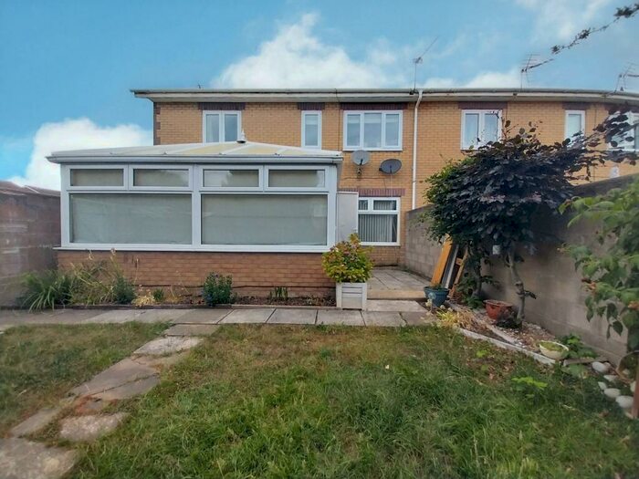 2 Bedroom Property To Rent In Eddystone Close, Grangetown, Cardiff, CF11