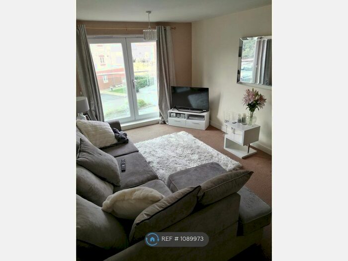 2 Bedroom Flat To Rent In Leatham Avenue, Rotherham, S61