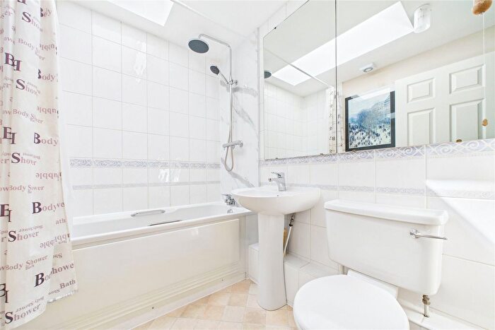 4 Bedroom Detached House For Sale In Tocker Gardens, Warfield, Bracknell, Berkshire, RG42