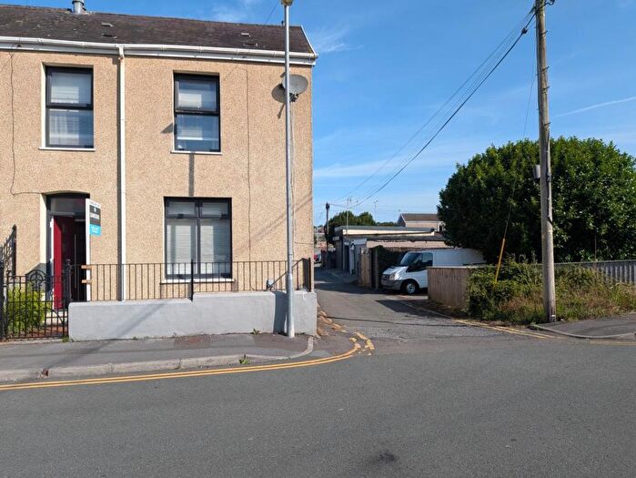 4 Bedroom End Of Terrace House To Rent In Elizabeth Street, Llanelli, SA15