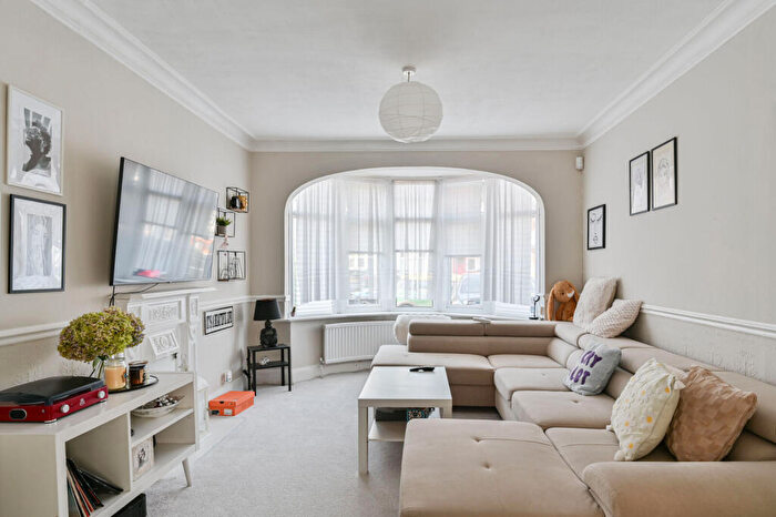 3 Bedroom Terraced House For Sale In Wydehurst Road, Croydon, CR0