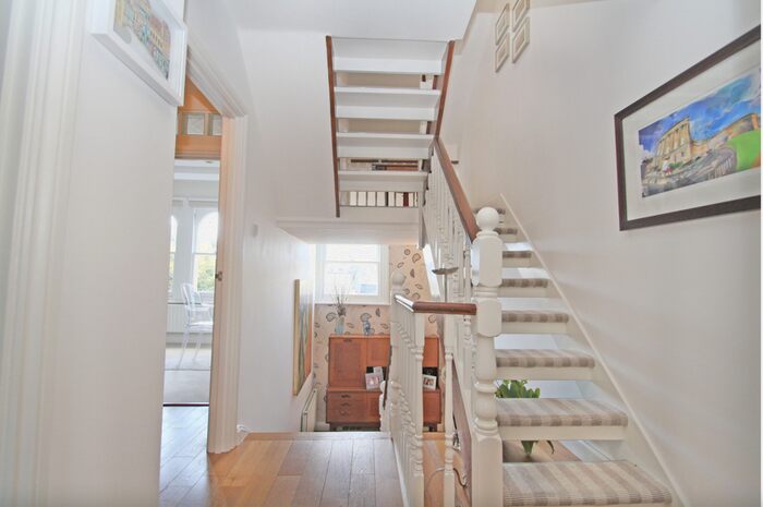 3 Bedroom Flat To Rent In Jasper Road, London, SE19