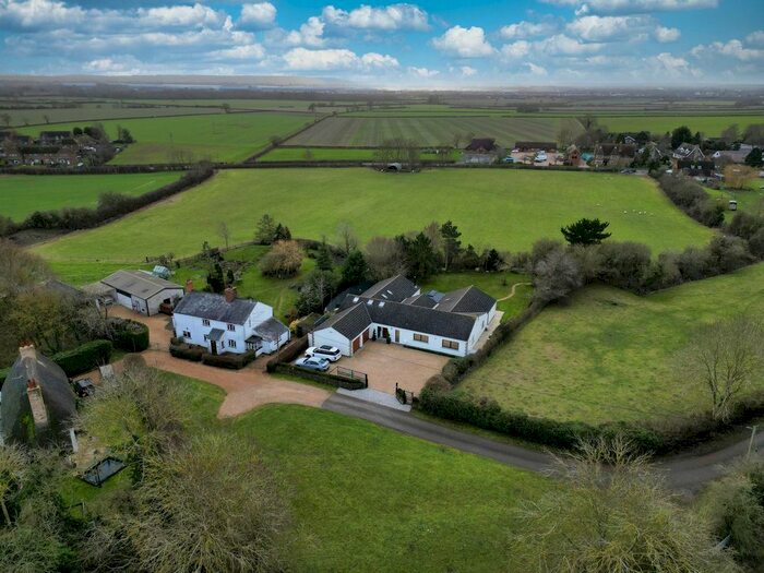 4 Bedroom Detached Bungalow For Sale In Wood End Lane, Moulsoe, MK16