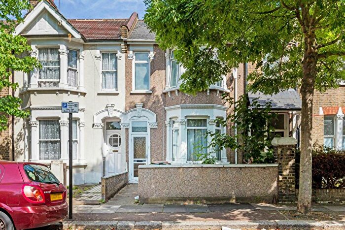 4 Bedroom House To Rent In East Road, Stratford, London, E15