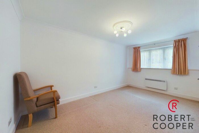 2 Bedroom Apartment For Sale In Winslow Close, Pinner, HA5