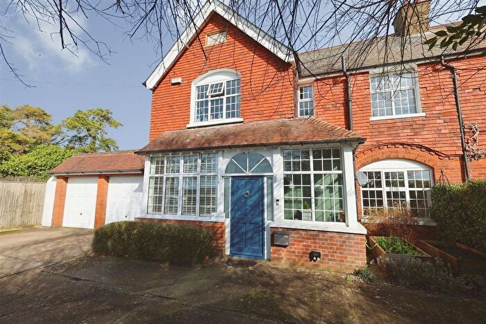 4 Bedroom Semi Detached House For Sale In Dunton Green, Sevenoaks, TN13