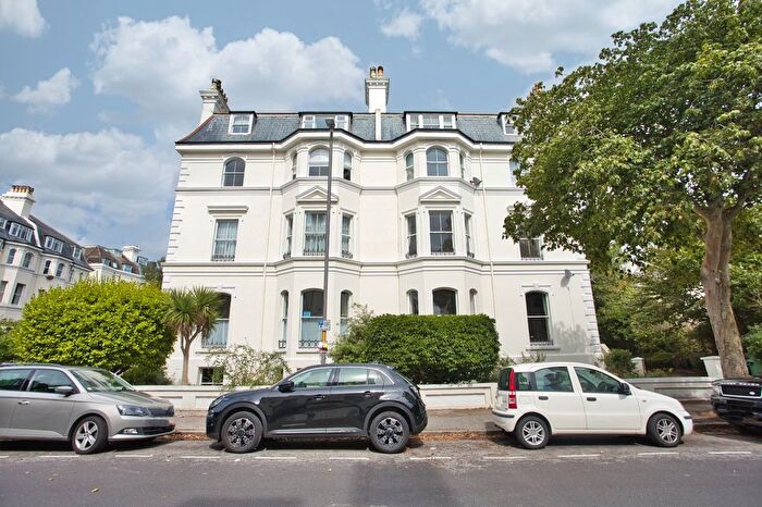 2 Bedroom Flat For Sale In Clifton Crescent, Folkestone, Kent, CT20