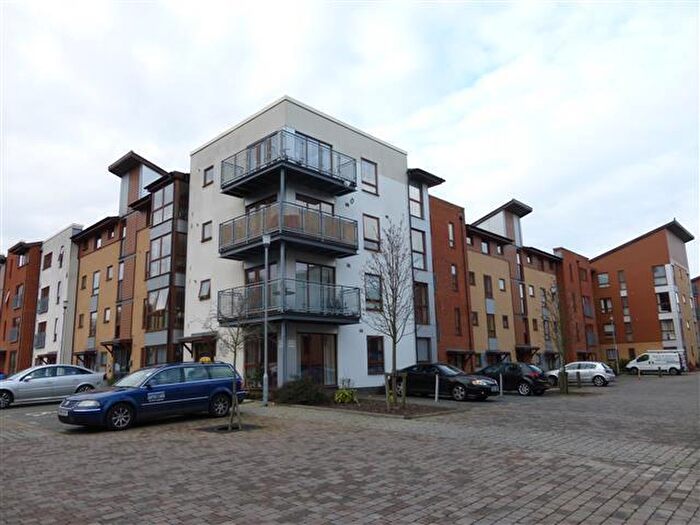 2 Bedroom Flat To Rent In Commonwealth Drive, Crawley, RH10
