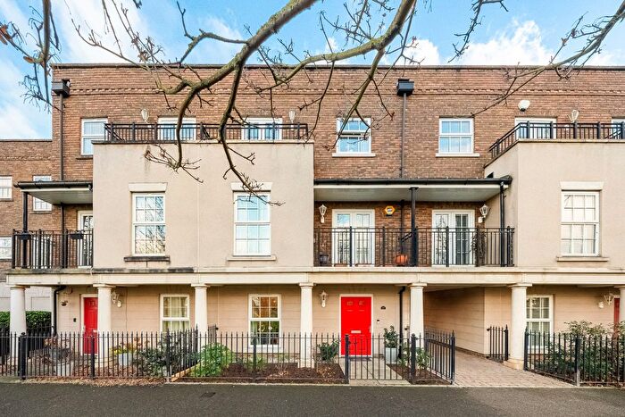 4 Bedroom Terraced House For Sale In Liverymen Walk, Greenhithe, Kent, DA9