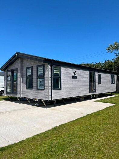 2 Bedroom Mobile/park Home For Sale In Hornsea Road, Skipsea, Driffield, YO25