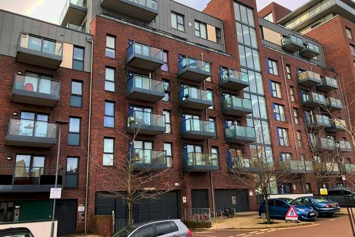 1 Bedroom Flat To Rent In Crested Court, Shearwater Drive, Hendon Waterside, Welsh Harp, London, NW9