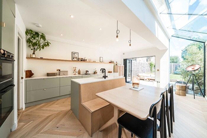 5 Bedroom Terraced House To Rent In Haverhill Road, Hyde Farm, SW12