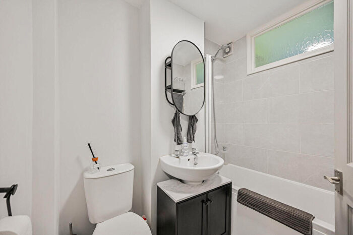 2 Bedroom Flat For Sale In Abbey Lane, Stratford, London, E15