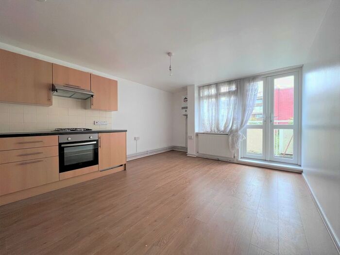 4 Bedroom Flat To Rent In Cumberland House, Edmonton, N9