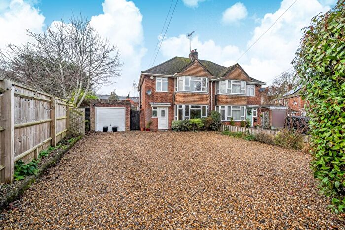 3 Bedroom Detached House For Sale In Connaught Close, Reading, RG30