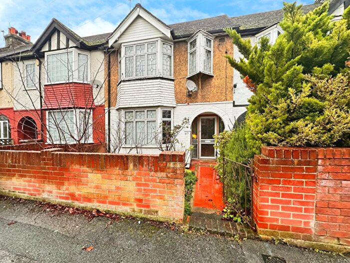 3 Bedroom Terraced House For Sale In Westmount Avenue, Chatham, ME4