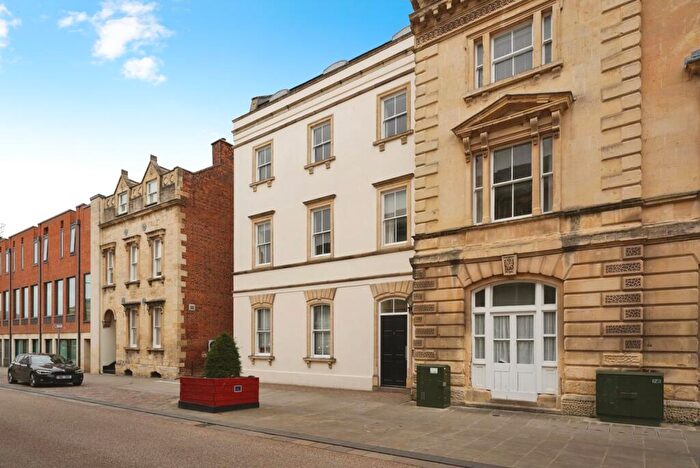 1 Bedroom Flat To Rent In Commercial Road, GL1