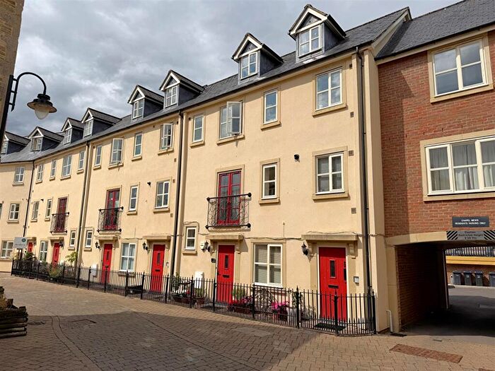 2 Bedroom End Of Terrace House For Sale In Chapel Mews, Chippenham, SN15