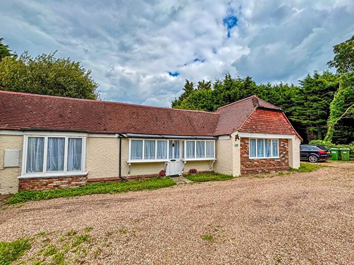 1 Bedroom Bungalow For Sale In Hastings Road, Battle, TN33