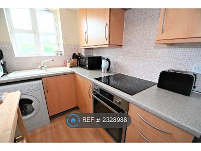 2 Bedroom Flat To Rent In Scholars Walk, Langley, Slough, SL3