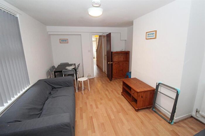 6 Bedroom House To Rent In Woodville Road, Cathays, Cardiff, CF24