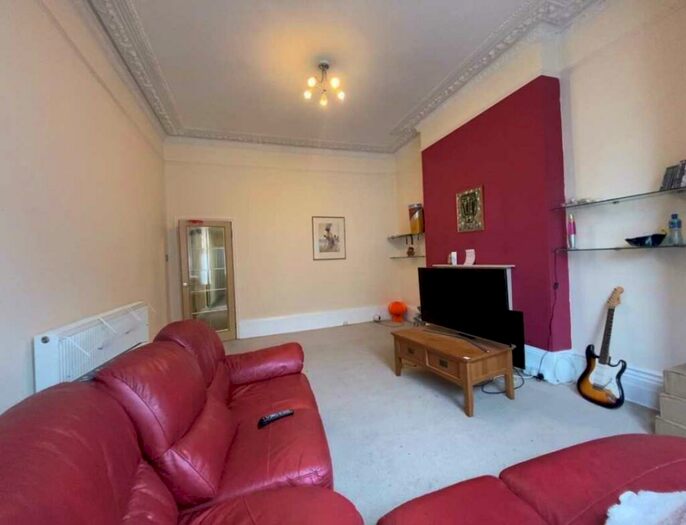 2 Bedroom Apartment To Rent In Houndiscombe Road, Ground Floor Right, Plymouth, PL4