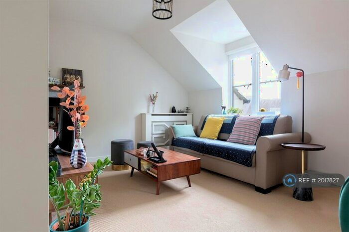 2 Bedroom Flat To Rent In Ash Tree Court, London, N2