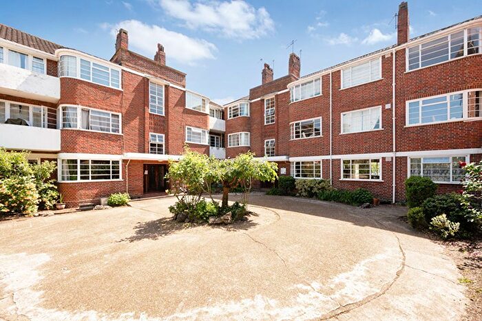 2 Bedroom Flat For Sale In Beaufort Road, Kingston Upon Thames, KT1