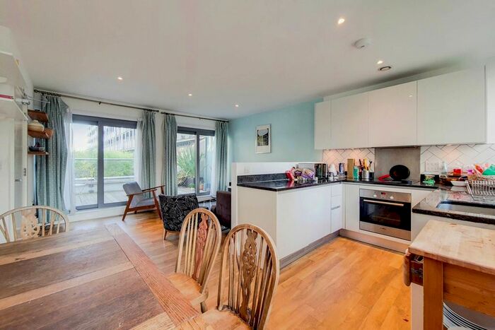 3 Bedroom Flat To Rent In Royal Carriage Mews, Woolwich, London, SE18