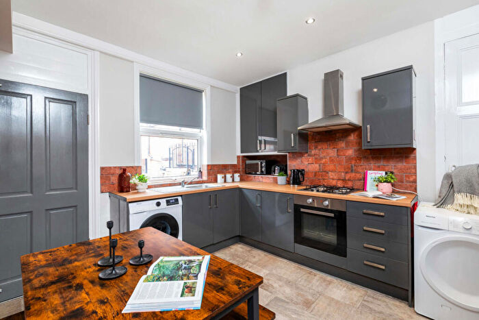 6 Bedroom House To Rent In Royal Park Road, Leeds, LS6