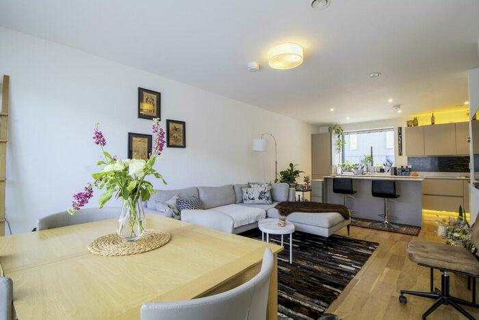 4 Bedroom Town House To Rent In Solar Avenue, Leeds, LS9