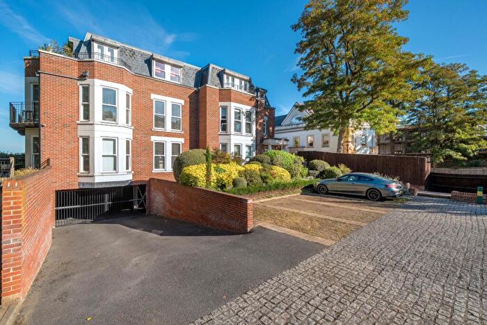 2 Bedroom Flat For Sale In Portsmouth Road, Cheltonian Place, Esher, KT10