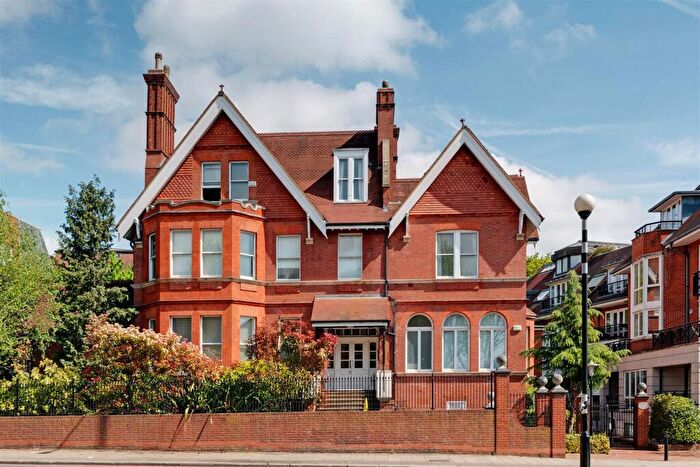 1 Bedroom Apartment For Sale In Westfield Lodge, Hampstead, London, NW3