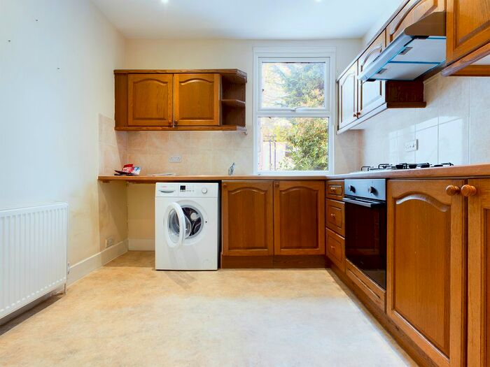 3 Bedroom Flat To Rent In Clarendon Road, Hove, BN3