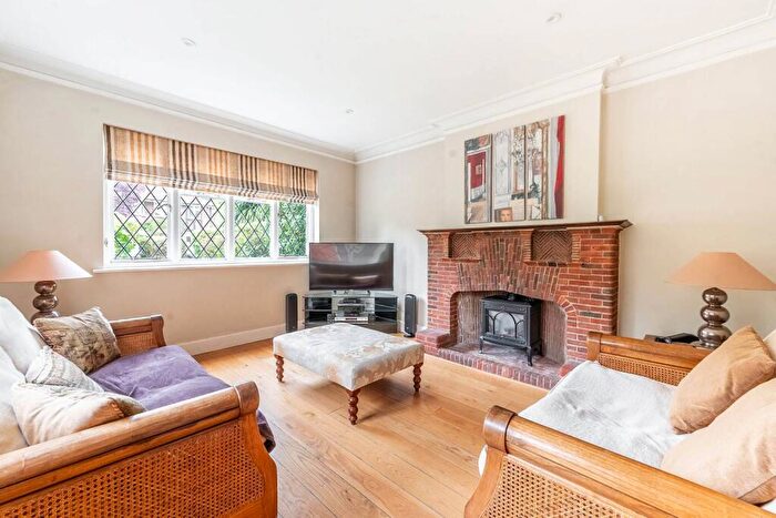 4 Bedroom Detached House For Sale In Cavendish Drive, Edgware, HA8