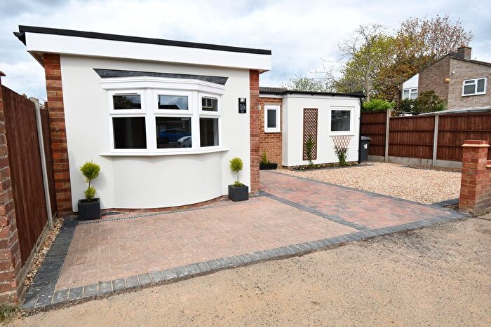 3 Bedroom Detached Bungalow For Sale In The Firs, Kempston, Bedford, MK42