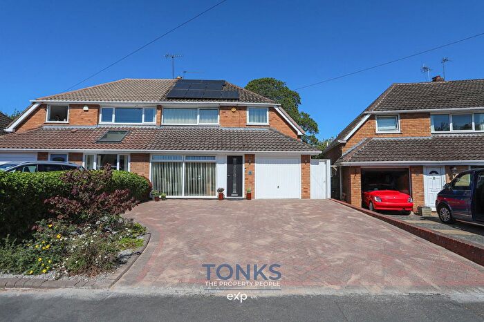 3 Bedroom Semi-Detached House For Sale In Foxlea Road, Halesowen, B63