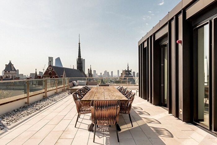 3 Bedroom Flat For Sale In Lincoln Square, Portugal Street, London, WC2A