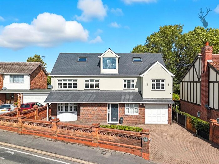 6 Bedroom Detached House For Sale In Oak Hill Road, Stapleford Abbotts, Romford, RM4