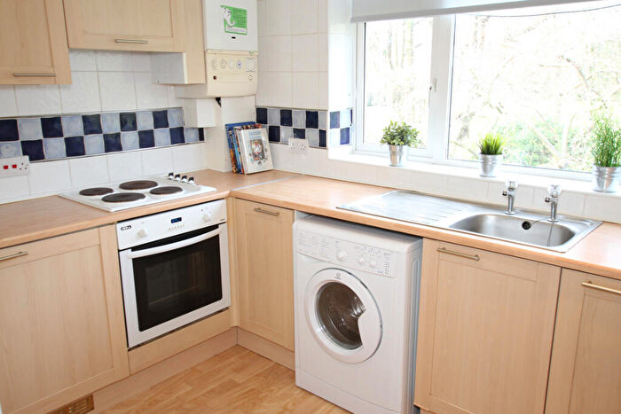 2 Bedroom Apartment To Rent In The Poplars, Headingley, Leeds, LS6