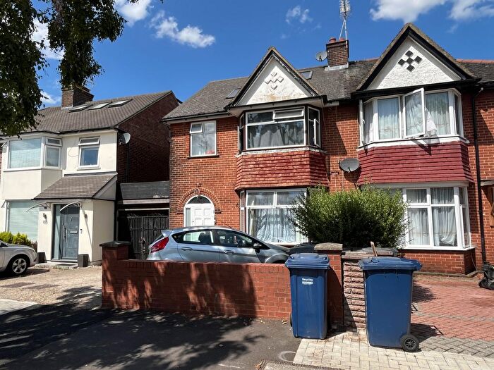 3 Bedroom Property For Sale In The Vale, Golder's Green, London, NW11