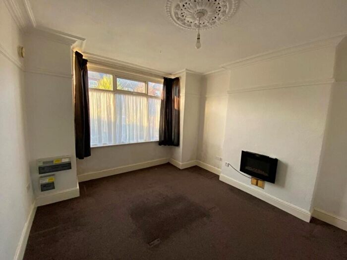 1 Bedroom Flat To Rent In Western Road, Sutton Coldfield, B73