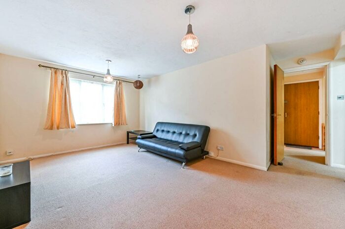 1 Bedroom Flat To Rent In Heddington Grove, Holloway, London, N7