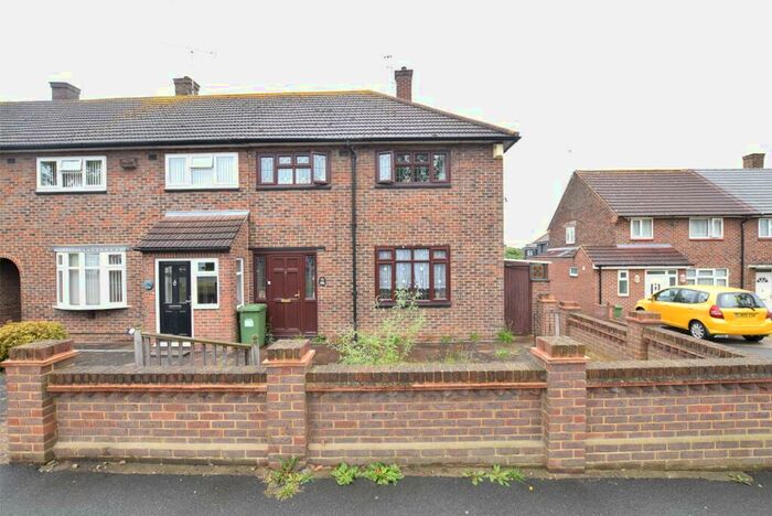 3 Bedroom End Of Terrace House To Rent In Faringdon Avenue, Harold Hill, Romford, RM3